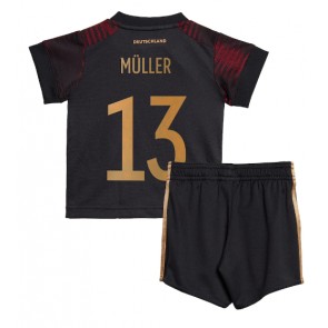 Tyskland Thomas Muller #13 kläder Barn VM 2022 Bortatröja Kortärmad (+ korta byxor)